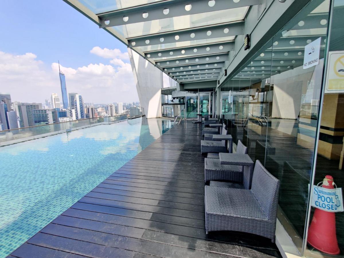 Skybed Over The Sky Hostel @Regalia Suites & Residences Kl Kuala Lumpur Exterior photo