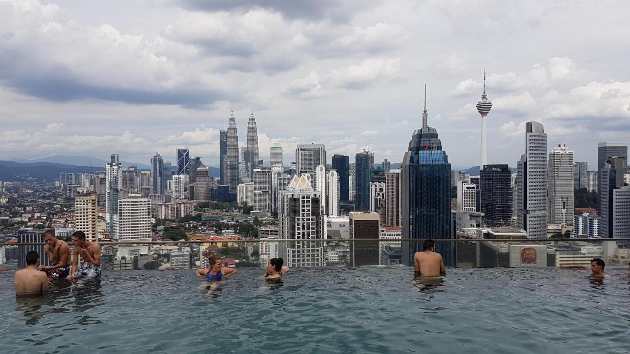 Skybed Over The Sky Hostel @Regalia Suites & Residences Kl Kuala Lumpur Exterior photo